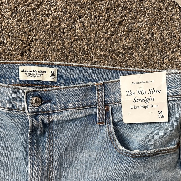 NWT Abercrombie & Fitch Women’s Light Blue Jeans - Picture 2 of 3